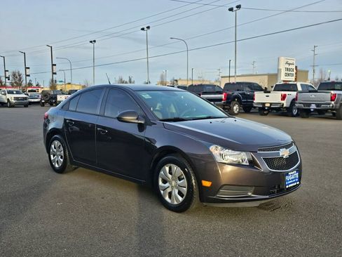 Used 2014 Chevrolet Cruze LS image 4