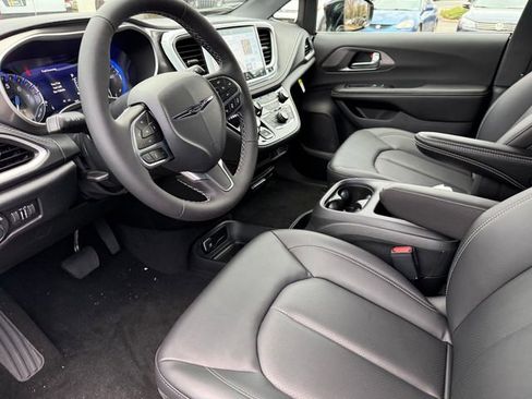 New 2026 Chrysler Pacifica Select image 20