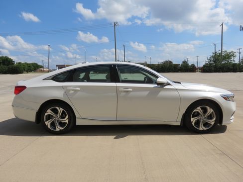 Used 2018 Honda Accord EX image 4