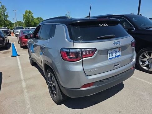 Used 2023 Jeep Compass Limited AWD/4WD image 3