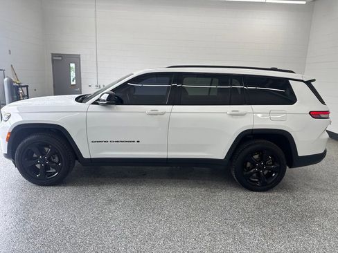 Used 2024 Jeep Grand Cherokee L Altitude AWD/4WD image 2