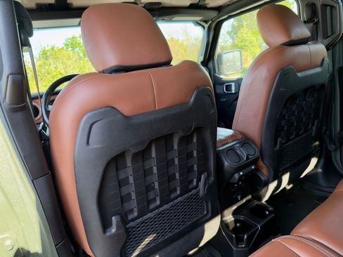Used 2020 Jeep Gladiator Rubicon w/ Dual Top Group AWD/4WD image 31