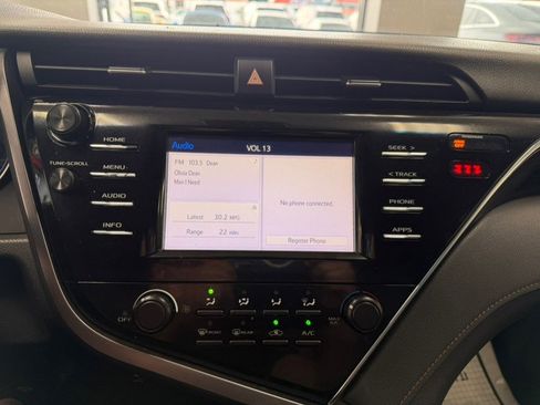 Used 2018 Toyota Camry LE image 31