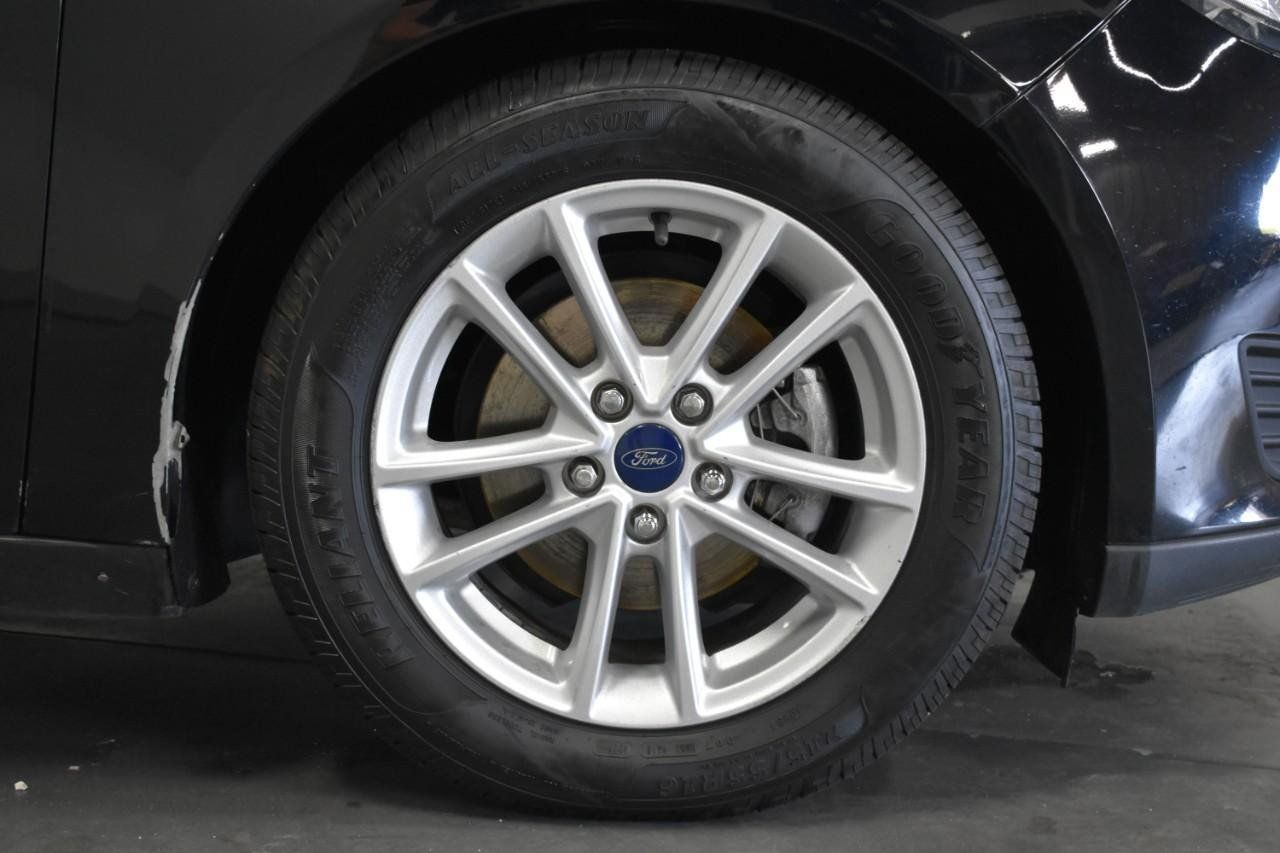 Used 2017 Ford Focus SE FWD image 18