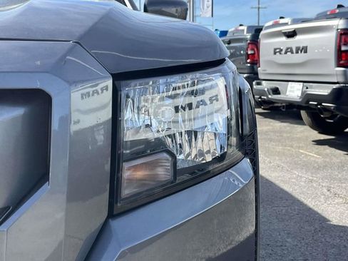 Used 2023 Nissan Frontier SV image 9