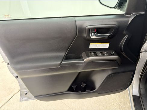 Used 2019 Toyota Tacoma TRD Off-Road w/ Technology Package AWD/4WD image 14