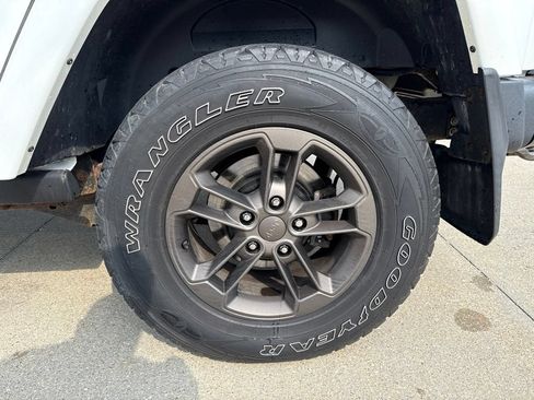 Used 2017 Jeep Wrangler Unlimited Sahara AWD/4WD image 49