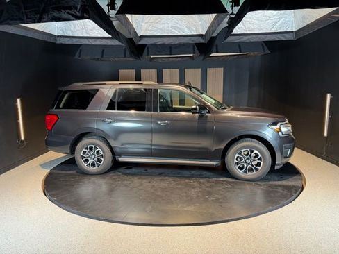 Used 2024 Ford Expedition XLT image 5