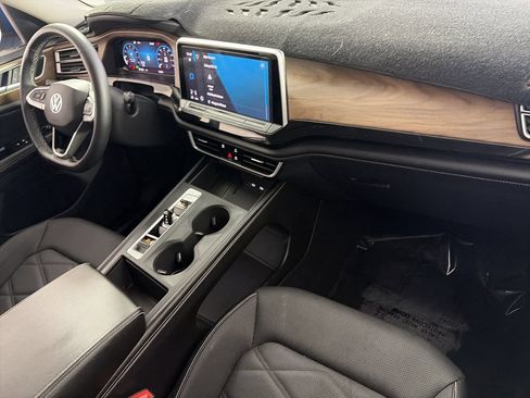Used 2025 Volkswagen Atlas SE AWD/4WD image 24