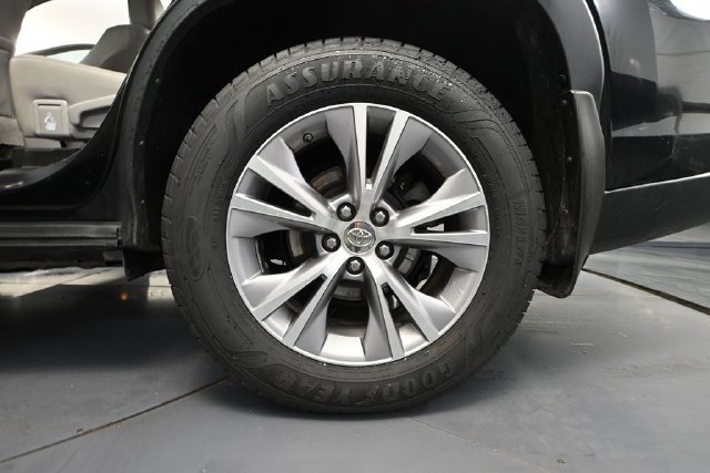 Used 2015 Toyota Highlander XLE AWD/4WD image 9