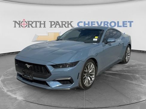 Used 2025 Ford Mustang Premium RWD image 7