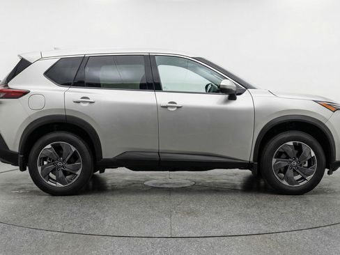 Used 2025 Nissan Rogue SV FWD image 11