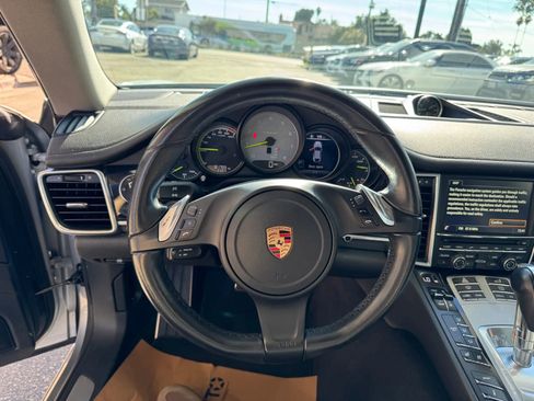 Used 2016 Porsche Panamera S image 15