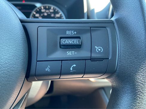 Used 2023 Nissan Rogue S AWD/4WD image 19