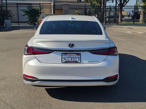 Used 2025 Lexus ES 300h w/ Premium Package FWD image 5