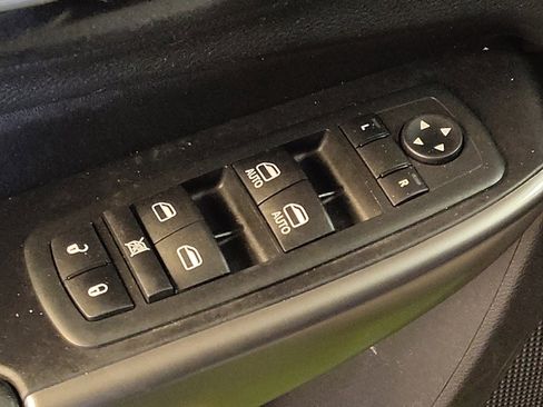 Used 2020 Jeep Cherokee Limited w/ Technology Group image 27