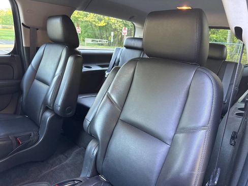 Used 2011 Chevrolet Suburban LTZ AWD/4WD image 17