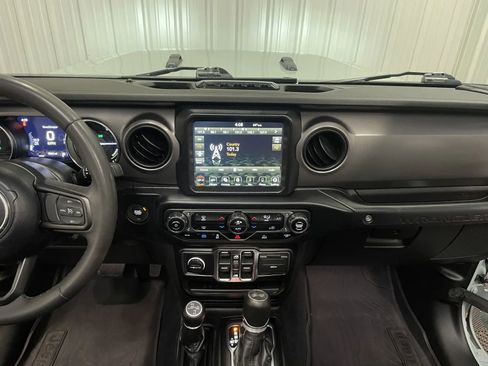 Used 2023 Jeep Wrangler Unlimited w/ Sun & Screen Package AWD/4WD image 32