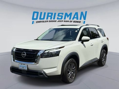 Used 2023 Nissan Pathfinder SV w/ SV Premium Package AWD/4WD image 5