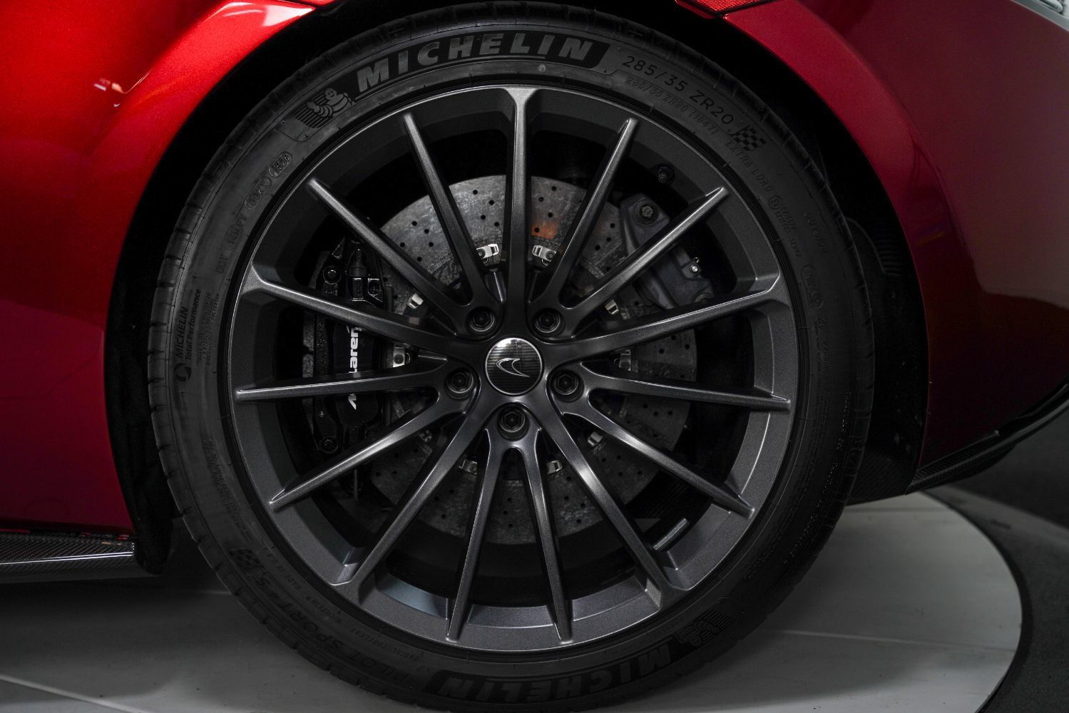 Used 2017 McLaren 570S RWD image 18