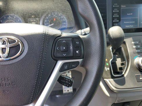 Certified 2020 Toyota Sienna L image 16