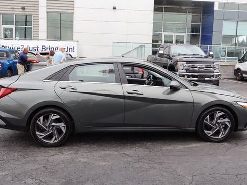 Used 2024 Hyundai Elantra Limited FWD image 10