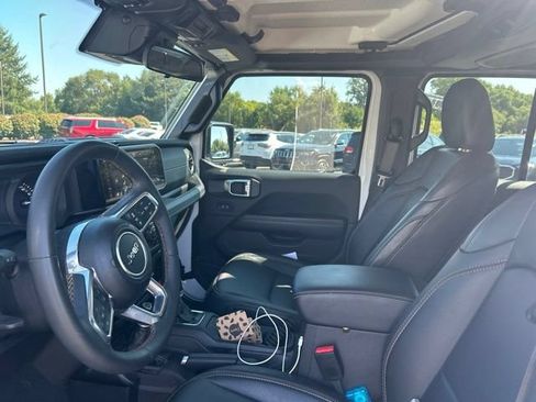Used 2024 Jeep Wrangler Unlimited Sahara AWD/4WD image 10