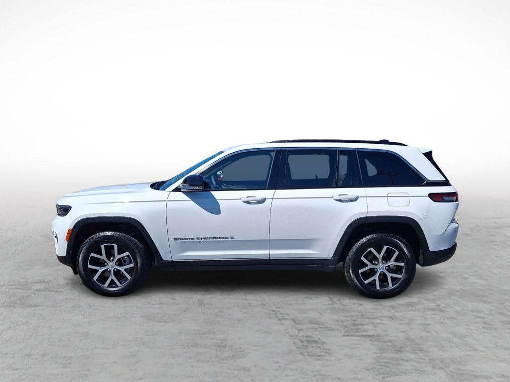 Used 2025 Jeep Grand Cherokee Limited AWD/4WD image 2
