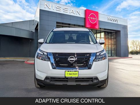 New 2025 Nissan Pathfinder SV image 4