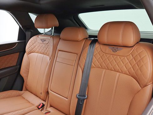 Used 2019 Bentley Bentayga image 37
