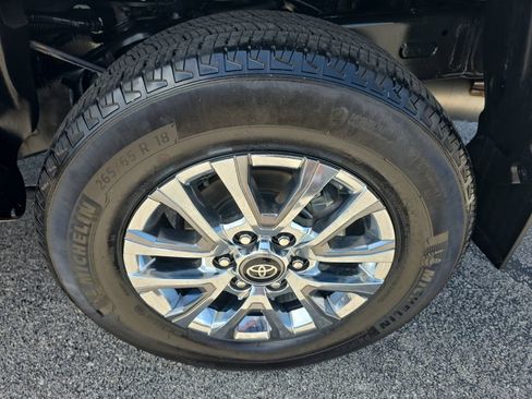 Used 2024 Toyota Tacoma Limited w/ Limited Package (LT) AWD/4WD image 8