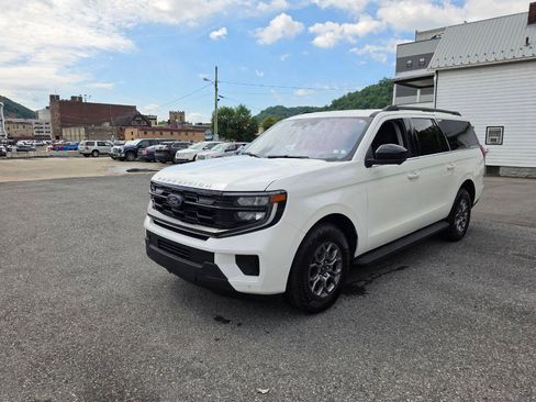Used 2025 Ford Expedition Max Active AWD/4WD image 4