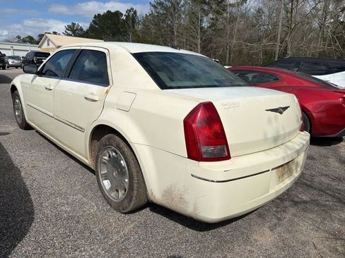 Used 2005 Chrysler 300 Touring image 14