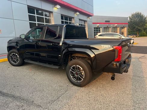 Used 2024 Toyota Tacoma TRD Sport AWD/4WD image 8