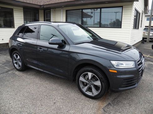 Used 2020 Audi Q5 2.0T Premium w/ Titanium Sport Package AWD/4WD image 1