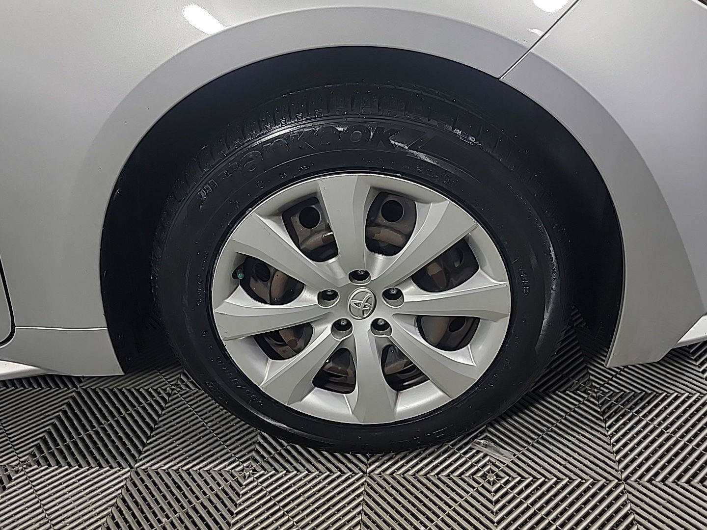 Used 2023 Toyota Corolla LE FWD image 3