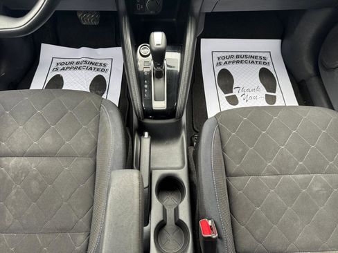 Used 2018 Nissan Kicks SV FWD image 15