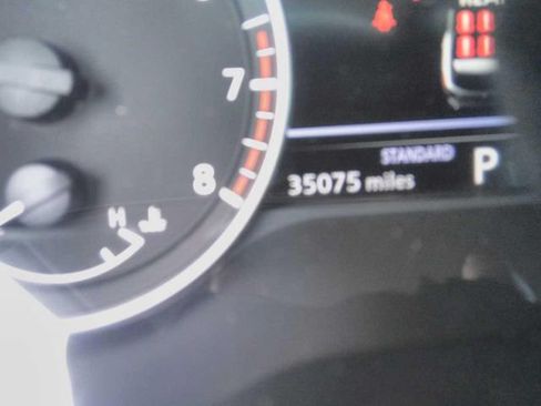 Used 2025 Nissan Pathfinder SV FWD image 4