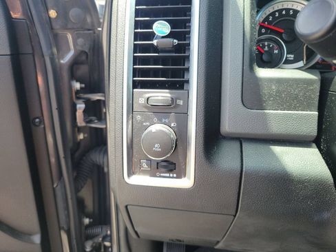 Used 2017 RAM 1500 Big Horn RWD image 32