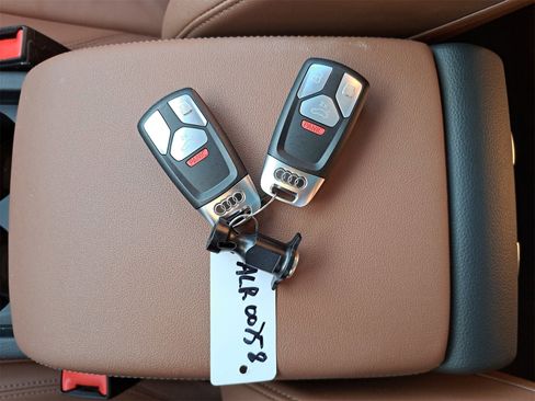 Used 2023 Audi Q5 2.0T Premium w/ Convenience Package image 10