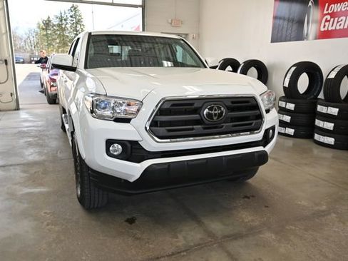 Used 2019 Toyota Tacoma SR5 AWD/4WD image 3