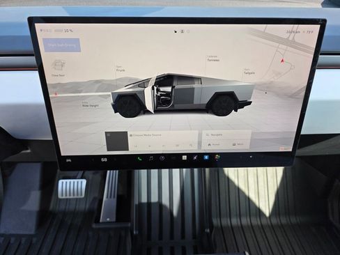 Used 2024 Tesla Cybertruck AWD Crew Cab image 23