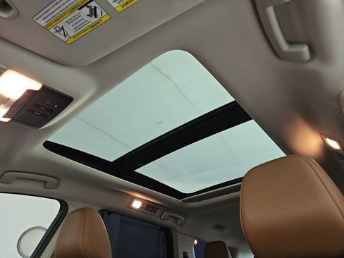 Used 2024 Nissan Pathfinder Platinum FWD image 28