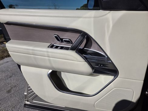 Certified 2023 Land Rover Range Rover SE image 15