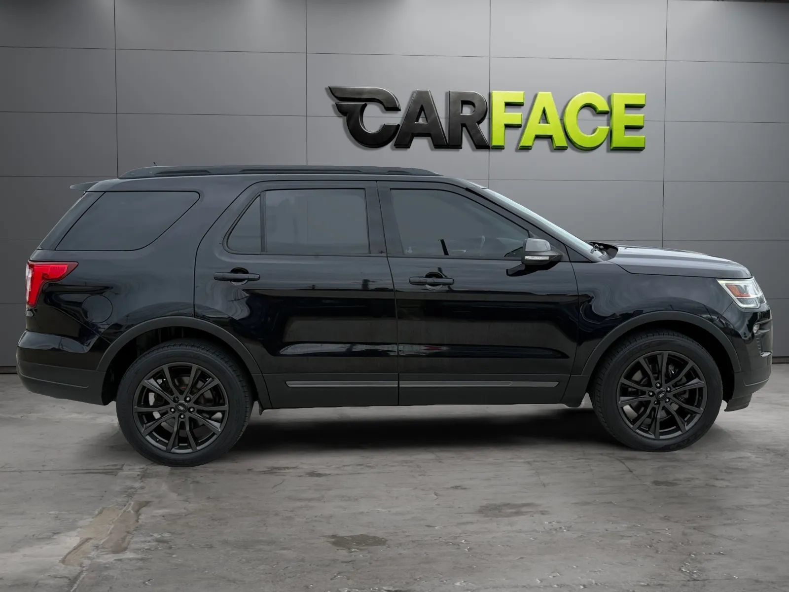 Used 2019 Ford Explorer XLT w/ Equipment Group 202A AWD/4WD image 14