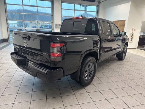 Used 2025 Nissan Frontier SV image 18