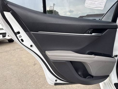 Used 2018 Toyota Camry SE FWD image 20