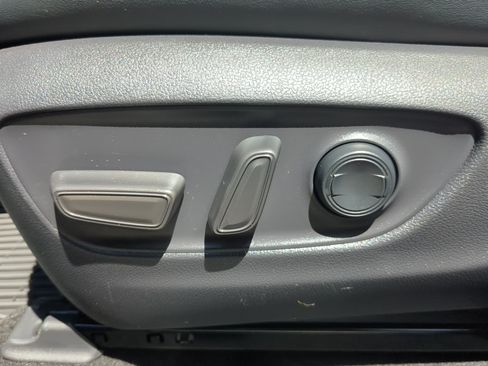 Used 2020 Toyota RAV4 XLE Premium FWD image 28