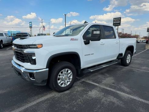 Used 2024 Chevrolet Silverado 2500 LT AWD/4WD image 4