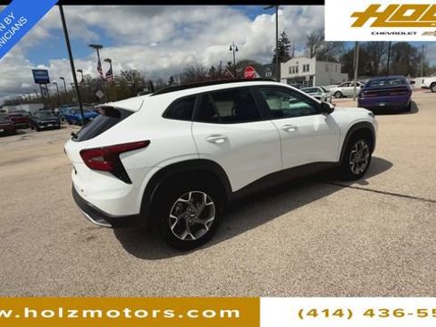 Certified 2025 Chevrolet Trax LT w/ Driver Confidence Package image 8